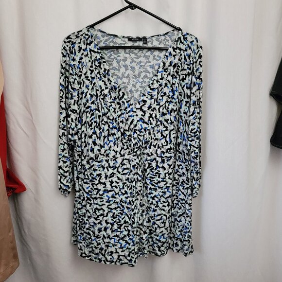 Apt. 9 Woman 1X Blouse gathered front geometric abstract Rayon pullover PRETTY - Picture 1 of 10